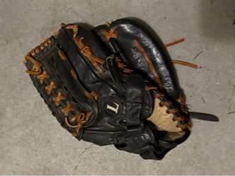Louisville Slugger Baseball Glove