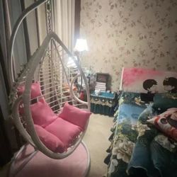 Single hanging chair