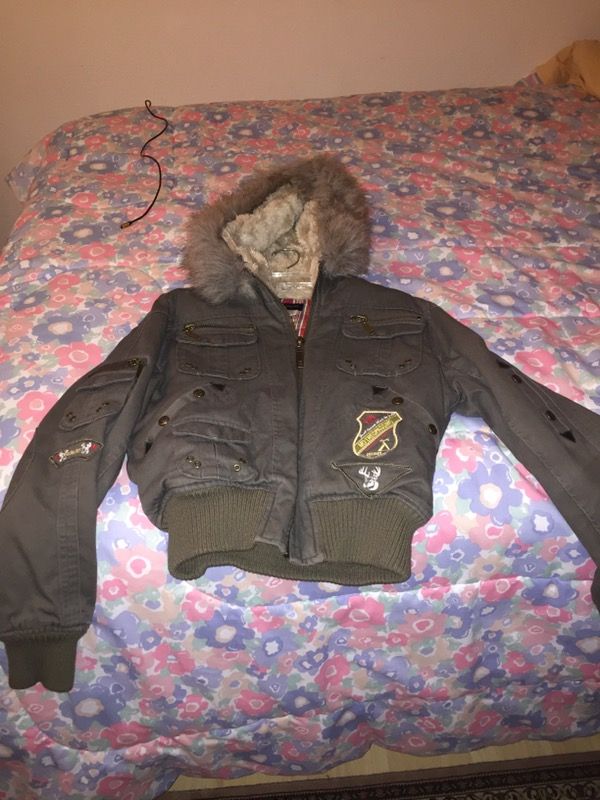 Says size medium but really would fit a size xs or small person