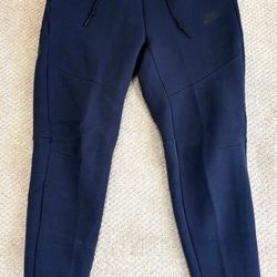 Navy Nike Tech Fleece joggers
