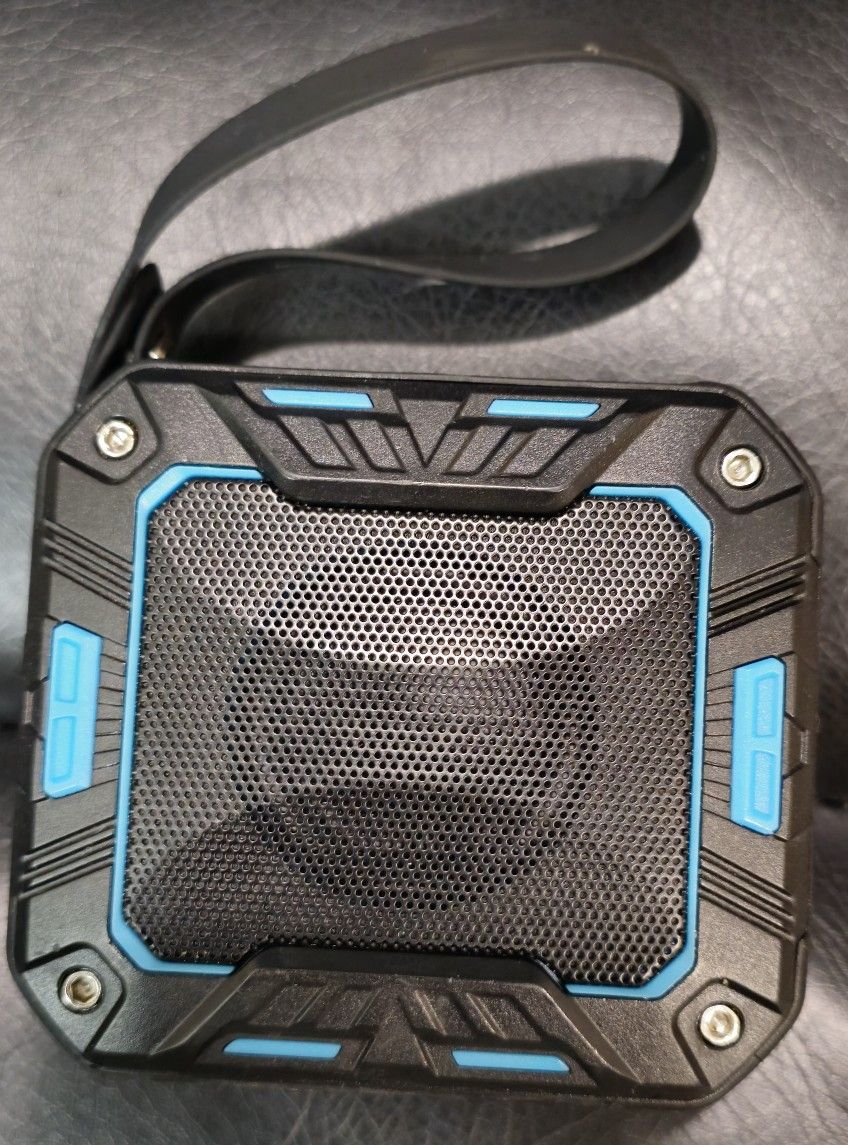SoundPeats P2 Outdoor IP65 Water Resistant Portable Wireless Bluetooth Speaker