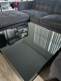 Modern Black High Gloss Coffee Table – Great Condition