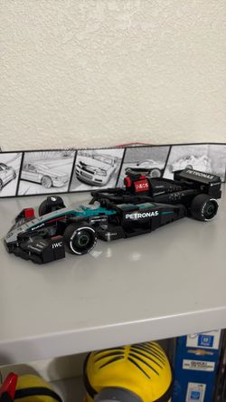 77244 Mercedes AMG F1 - Used