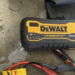 Doesn’t Work DEWALT 2500 Peak Amp Lithium Jump Starter 