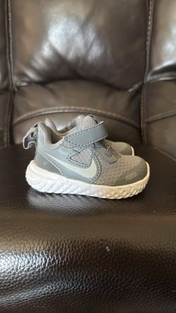 Nike Revolution