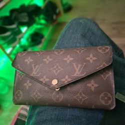 Louis Vuitton Monogram Canvas Jeanne wallet with a fuchsia interior and removable inserts. 