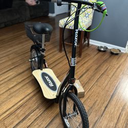 EcoSmart Metro Electric Scooter – Padded Seat