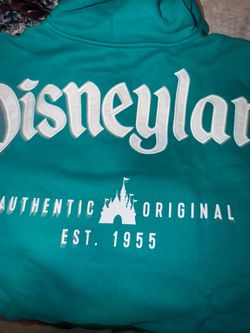 Disneyland sweater size xxl