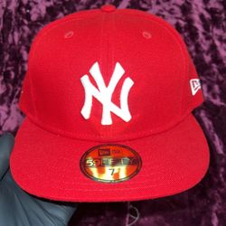 Red New York Fitted