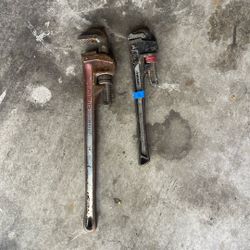2 Pipe Wrenches 
