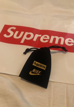 SUPREME x NIKE 14K Gold Earring. NEW and NEVER used.