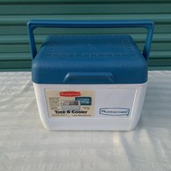 Vintage Tote 6 Rubbermaid 1.5 Gallon Cooler Ice Box