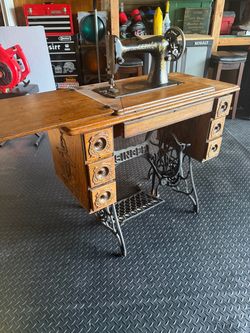 Antique Singer Sewing machine and table with 7 drawers