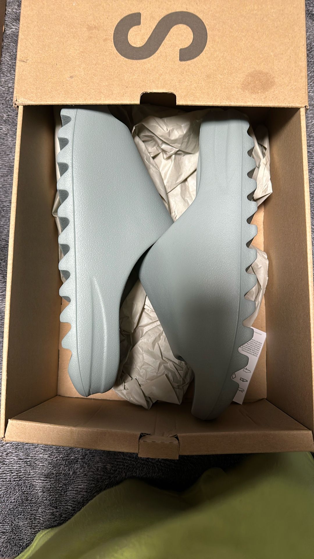 Yeezy Slides Size 11