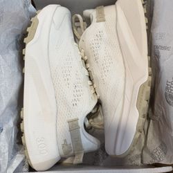 Women’s ALTAMESA 300 size 9.5