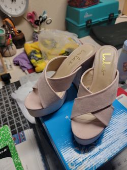 Lulu's sandals size 8