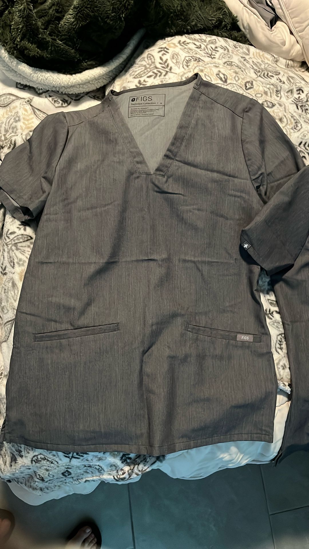 Figs Gray Small Like New