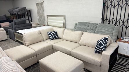 New boucle sectional couch/ free delivery