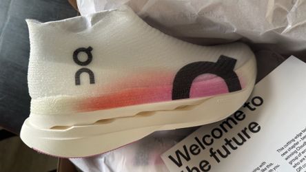 On CloudBoom Strike LS Running Shoe