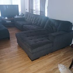 Separating Sectional Couch, 100 Obo