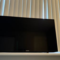 SAMSUNG  40” TV
