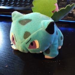 1998 Pokemon Plushie Bulbasaur 