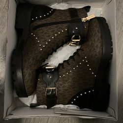 Women Michael Kors Boots 