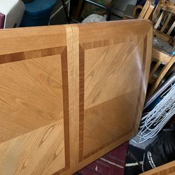 Oak Dining Room Table w/ six chairs, extra leaf 