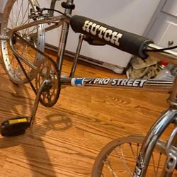 Rare 85 Hutch Bike.    Leader In  Bikes 