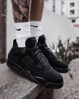 Jordan 4 Black Cat 8.5