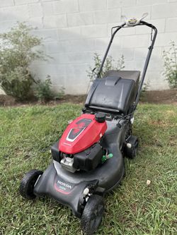 Lawnmower Honda HRN216 Gas Lawn Mower