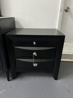 Crown Mark Furniture Fallon 3 Drawer Nightstand in Black