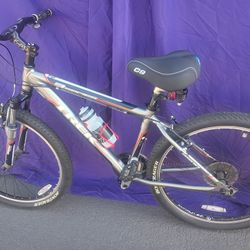 TREK Mountain Bike__Like New__Ridden 2x