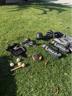 Baseball Catchers Gear (Read Ad for SIZE)