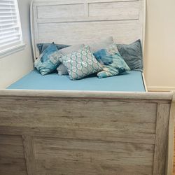 Shabby Chic Queen Bed With Box spring