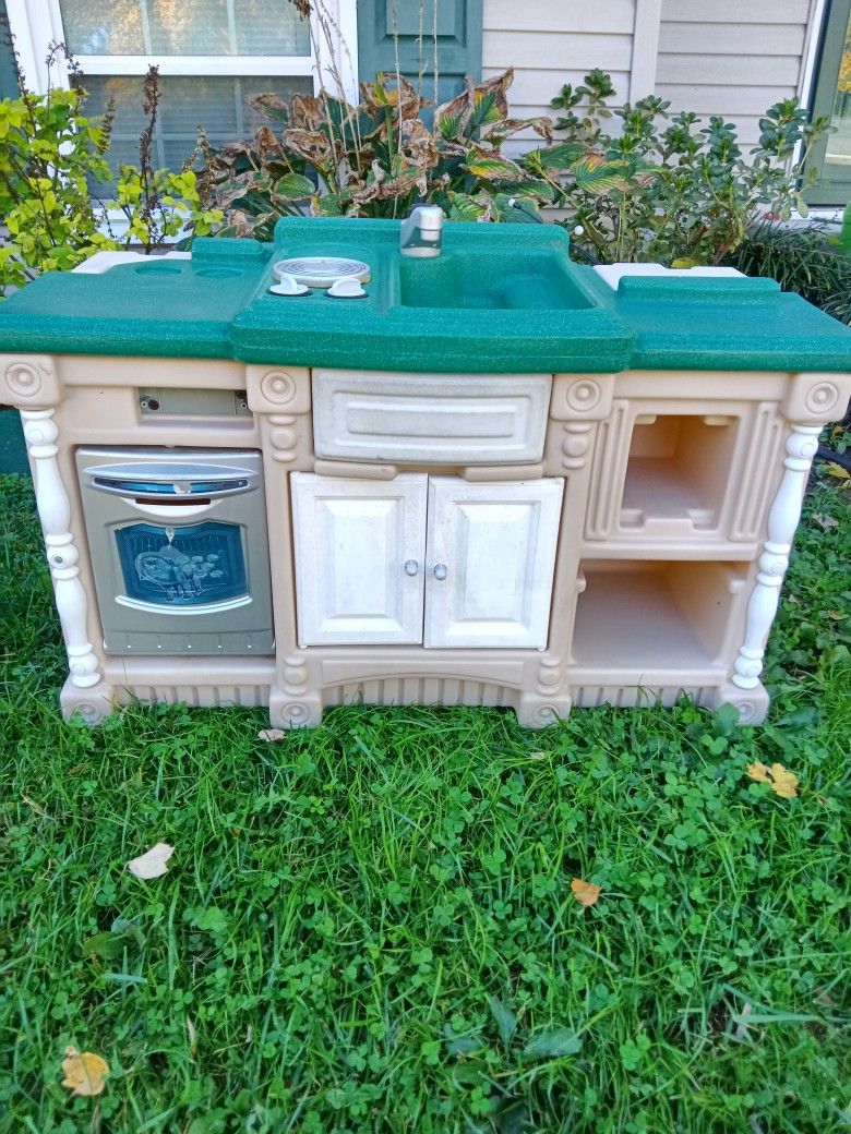 Little Kids Sink And Countertop Cabinet