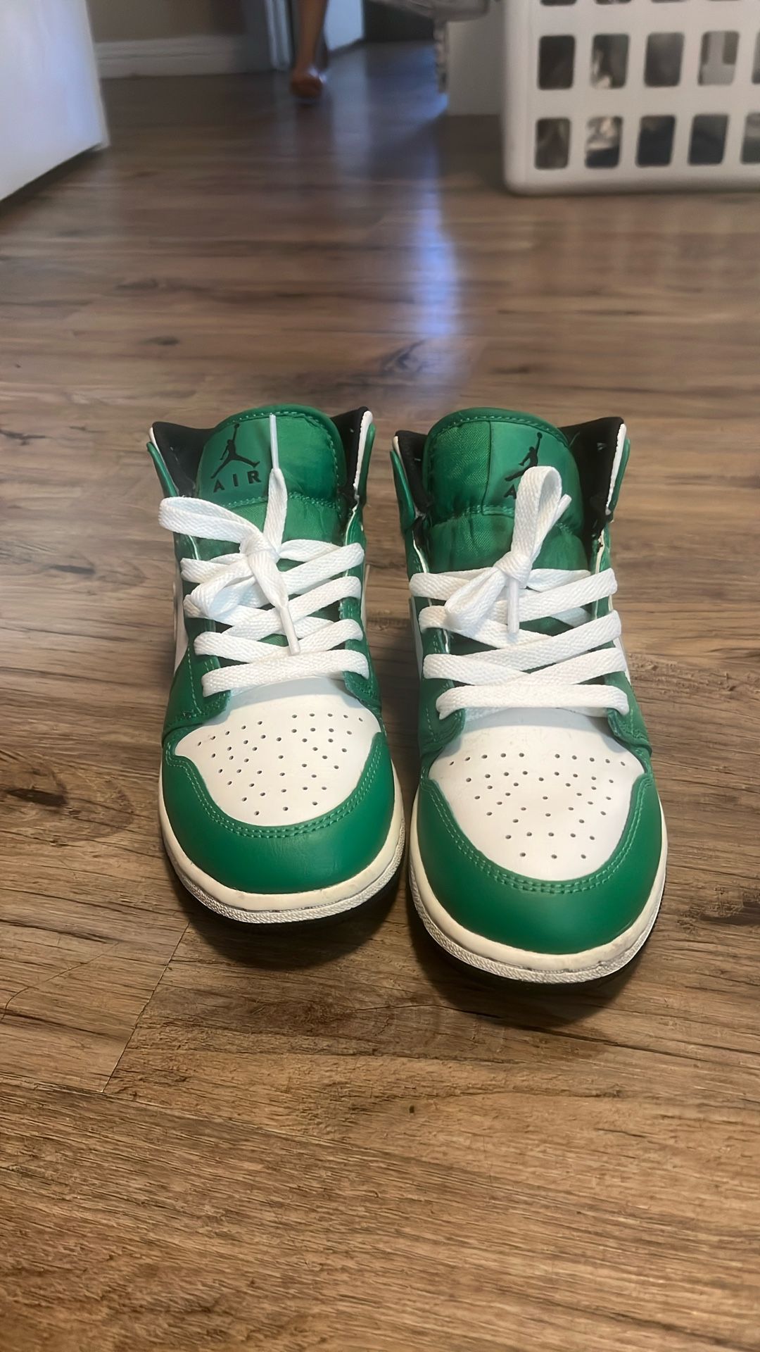 Jordan 1 Mid Lucky Green