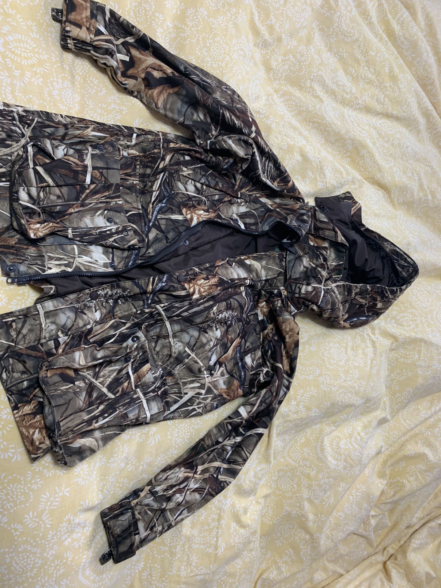 Cabela’s Youth Large Camouflage Waterproof Jacket