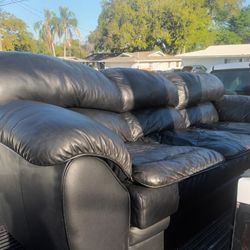 BLACK LEATHER COUCH