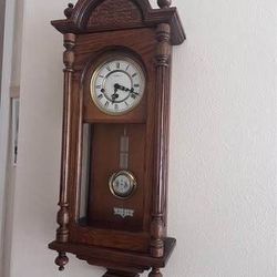 Howard Miller Model 612-462 Westminster Chime Wall Clock with key works great