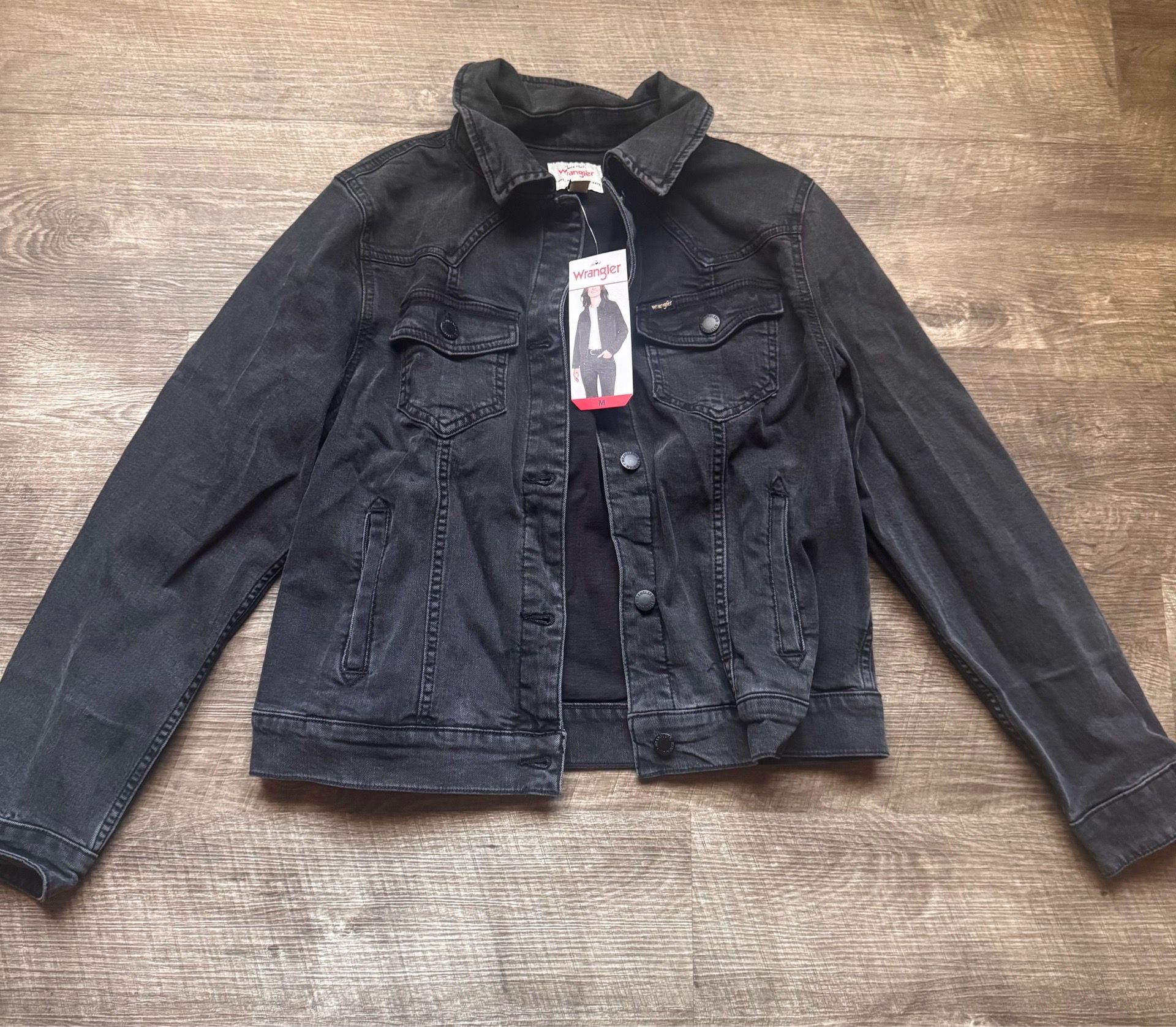 New Wrangler women’s denim jacket medium black