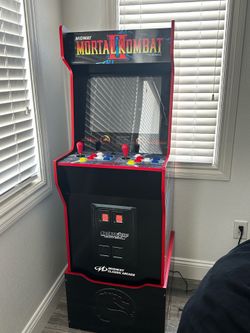 Mortal Kombat Arcade Machine W/Riser
