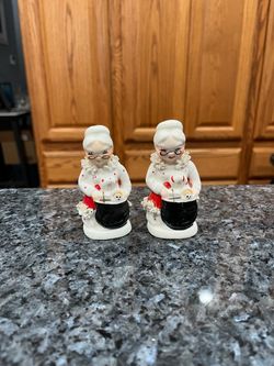 Vintage Ceramic Napco Mrs. Claus Pair of Salt and Pepper Shakers. Approximately 3 1/2 inches tall. Preowned missing one cork stopper. The Napco st