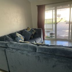 Couch  Excellent Condition 