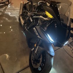 Blk Yamaha  R1 