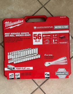 Milwaukee 3/8 in. Drive SAE/Metric Ratchet and Socket Tool Set (56-Piece)