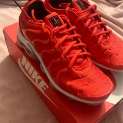 Women’s Vapormaxs plus 
