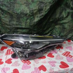 2023-24 Toyota Corolla Cross Right Headlight LED 