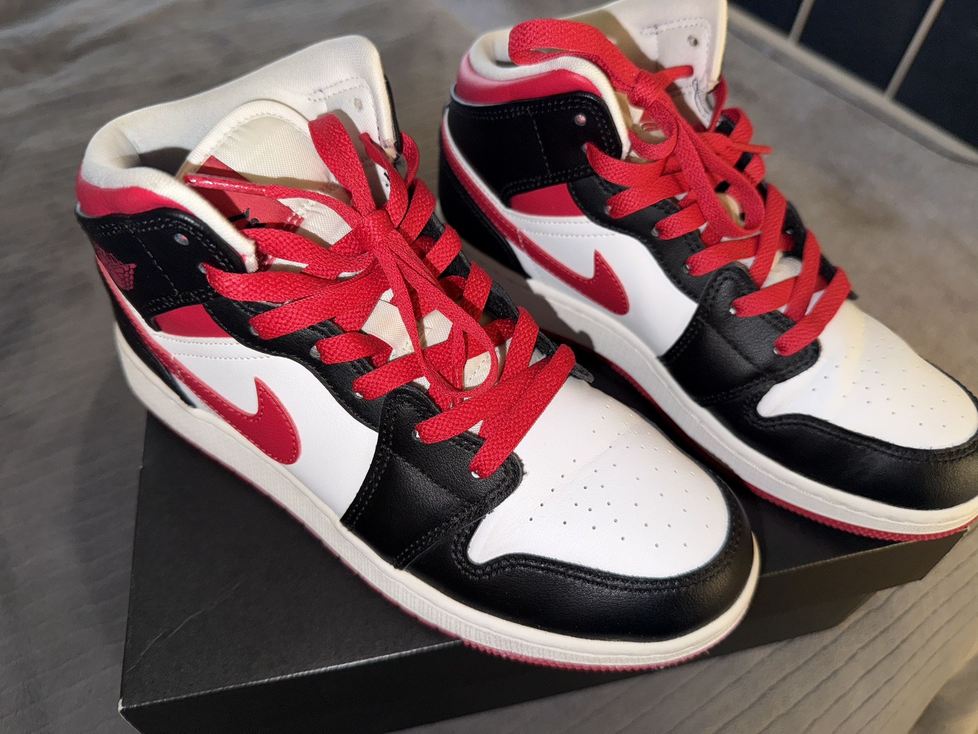 Air Jordan 1 Mid (GS)