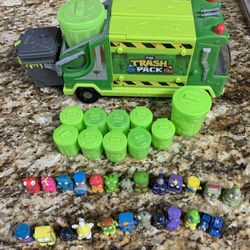 Trash Pack Trash Truck & 26 Figures